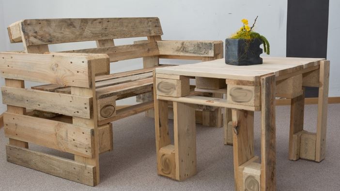 Do It Yourself Furniture Using Old Storage Pallets b Crafts