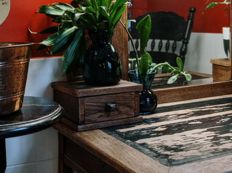 Distressed dressing table